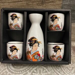 VTG Japanese Sake Set 5-Piece Geisha Design Ceramic Tokkuri Decanter 4 Cups Box